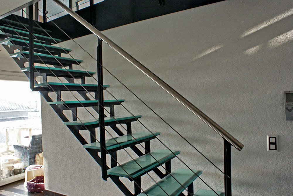 escalier avec marches en verre
